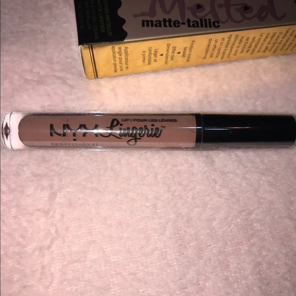 Lipstick Makeup Bundle - Picture 2 of 8